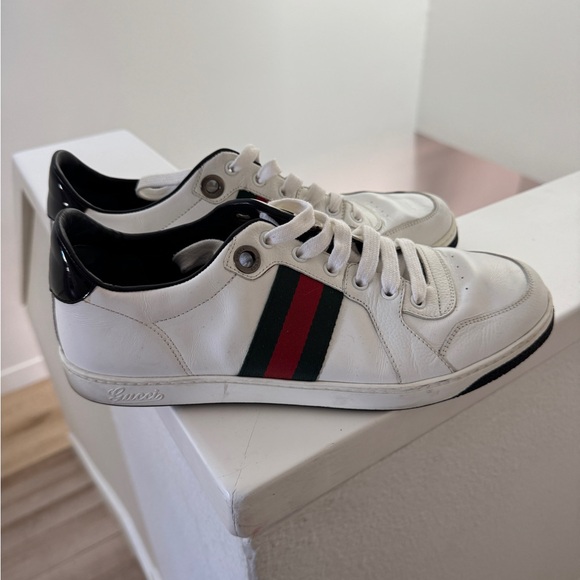 Gucci White Sneakers with Black Logo and Green-Red Stripes - Picture 1 of 7